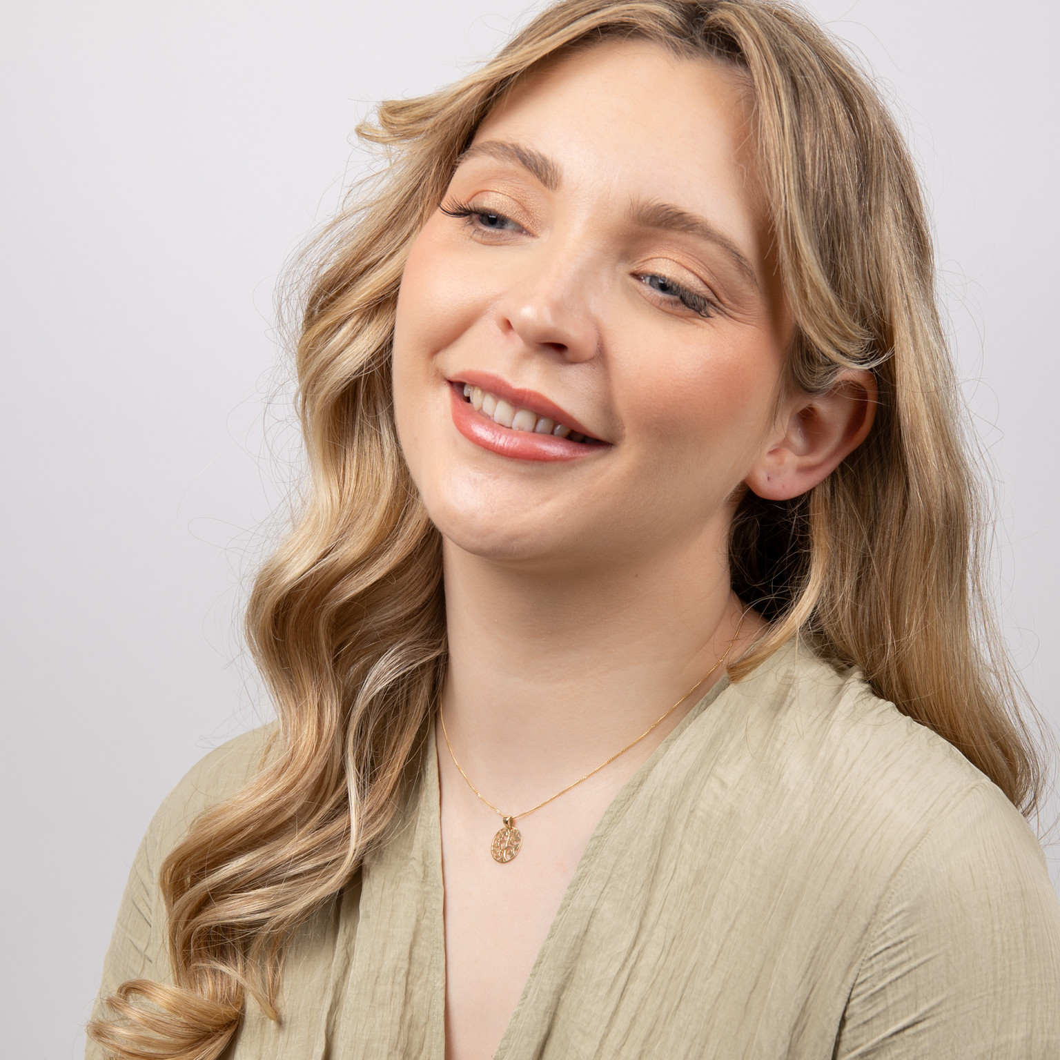 9ct yellow gold pendant, worn